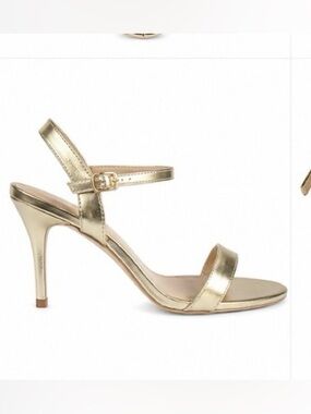 le chateau Gold Metallic Ankle Strap Heels/Classic Evening Sandals Size 7
